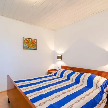 Charmantes Studio-apartment Mit Liegestuehlen Im Mediterranem Garten * Нови-Винодолски