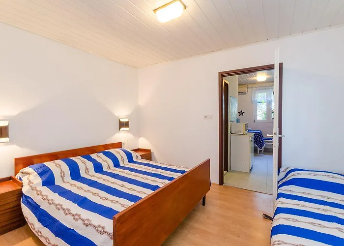 Charmantes Studio-apartment Mit Liegestuehlen Im Mediterranem Garten Апартаменты