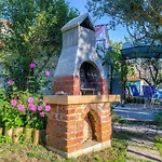 Charmantes Studio-apartment Mit Liegestuehlen Im Mediterranem Garten Appartement Novi Vinodolski