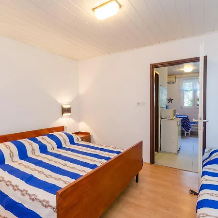 Charmantes Studio-apartment Mit Liegestuehlen Im Mediterranem Garten Apartment
