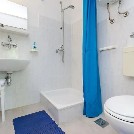 Charmantes Studio-apartment Mit Liegestuehlen Im Mediterranem Garten Apartment