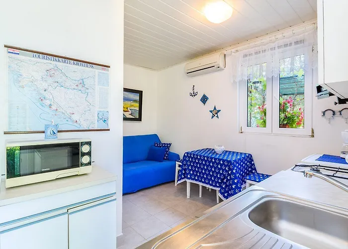 Charmantes Studio-apartment Mit Liegestuehlen Im Mediterranem Garten Apartment