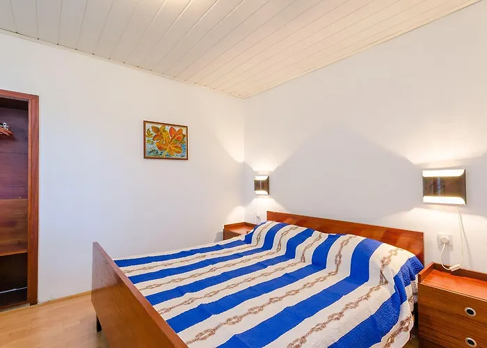 Charmantes Studio-apartment Mit Liegestuehlen Im Mediterranem Garten * Novi Vinodolski